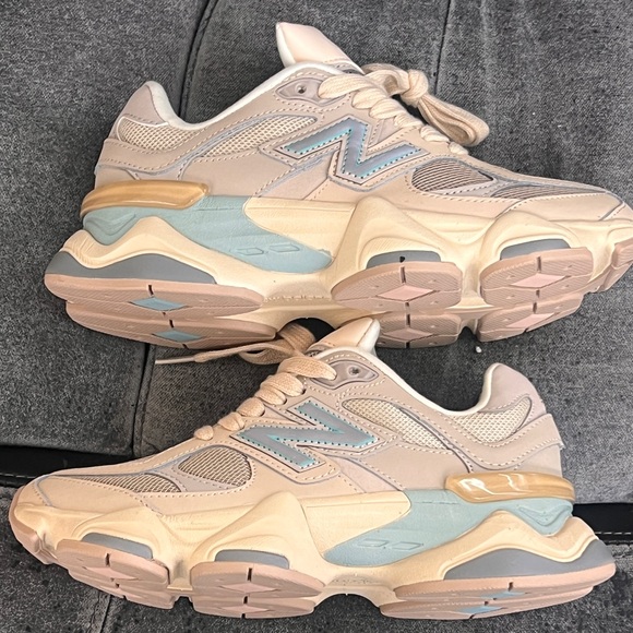 WOMEN’S New Balance 9060 Ivory Cream Pink Sand - Picture 10 of 10